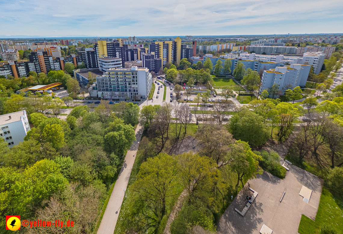 04.05.2023 - Luftbilder vom Marx-Zentrum uns seiner Umgebung in Neuperlach